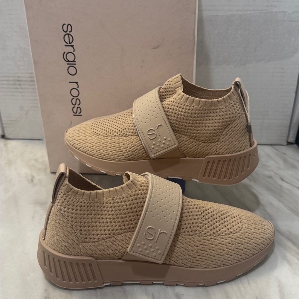 SΓΊper cute Sergio Rossi Tan Knit Slip-On Sneakers size 34 uk 4.5